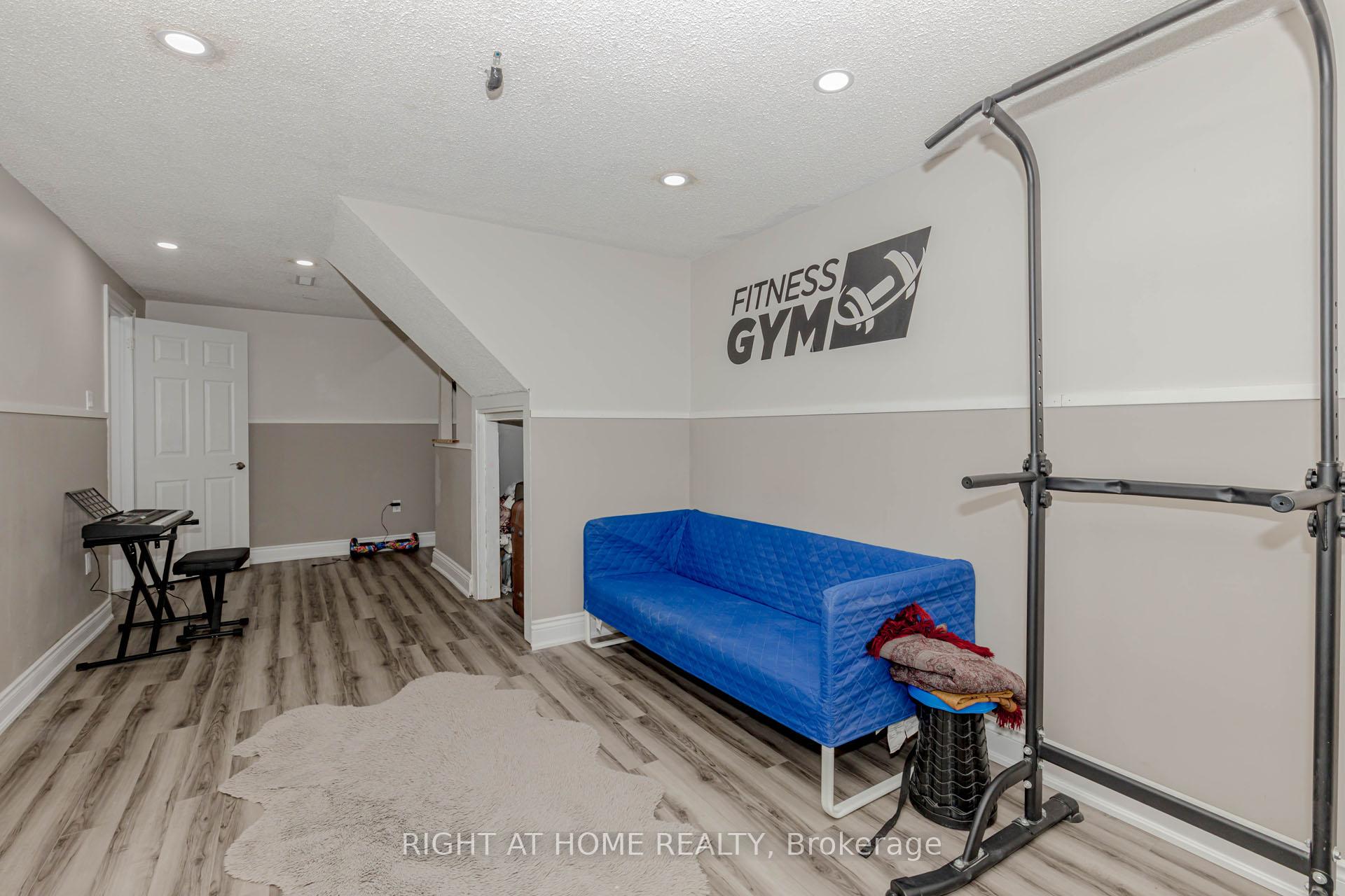 Photo 36 of 17 Garden Avenue, Brampton, Brampton West — HOMEH