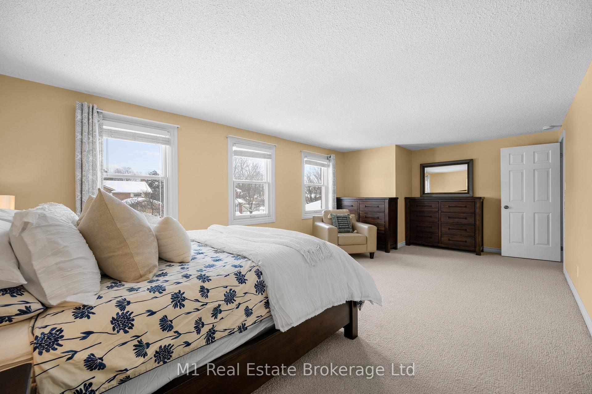 Photo 32 of 2149 Deerwood Drive, Burlington, Headon — HOMEH
