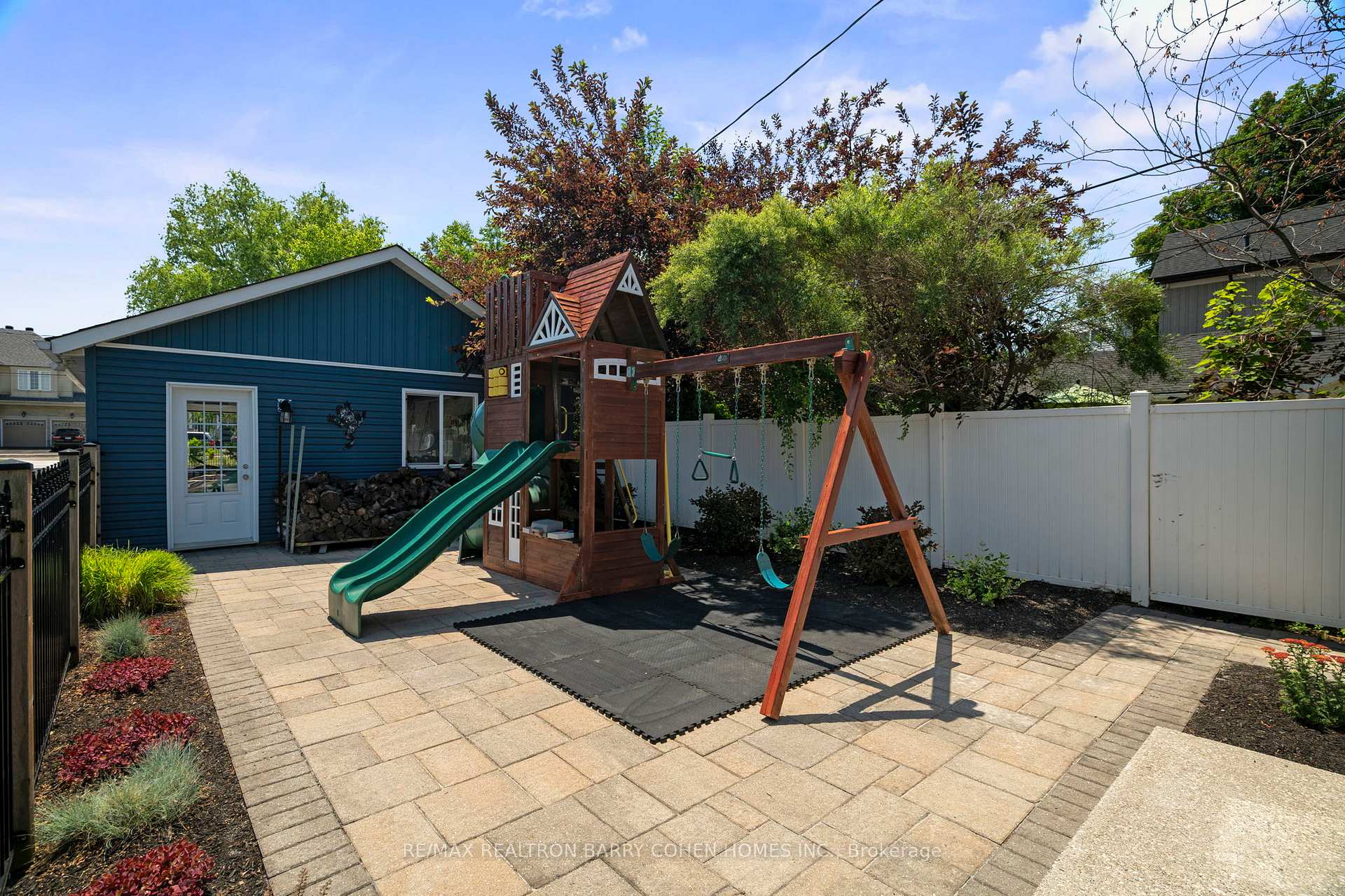 Photo 36 of 16 Lakeshore Drive, Hamilton, Lakeshore — HOMEH