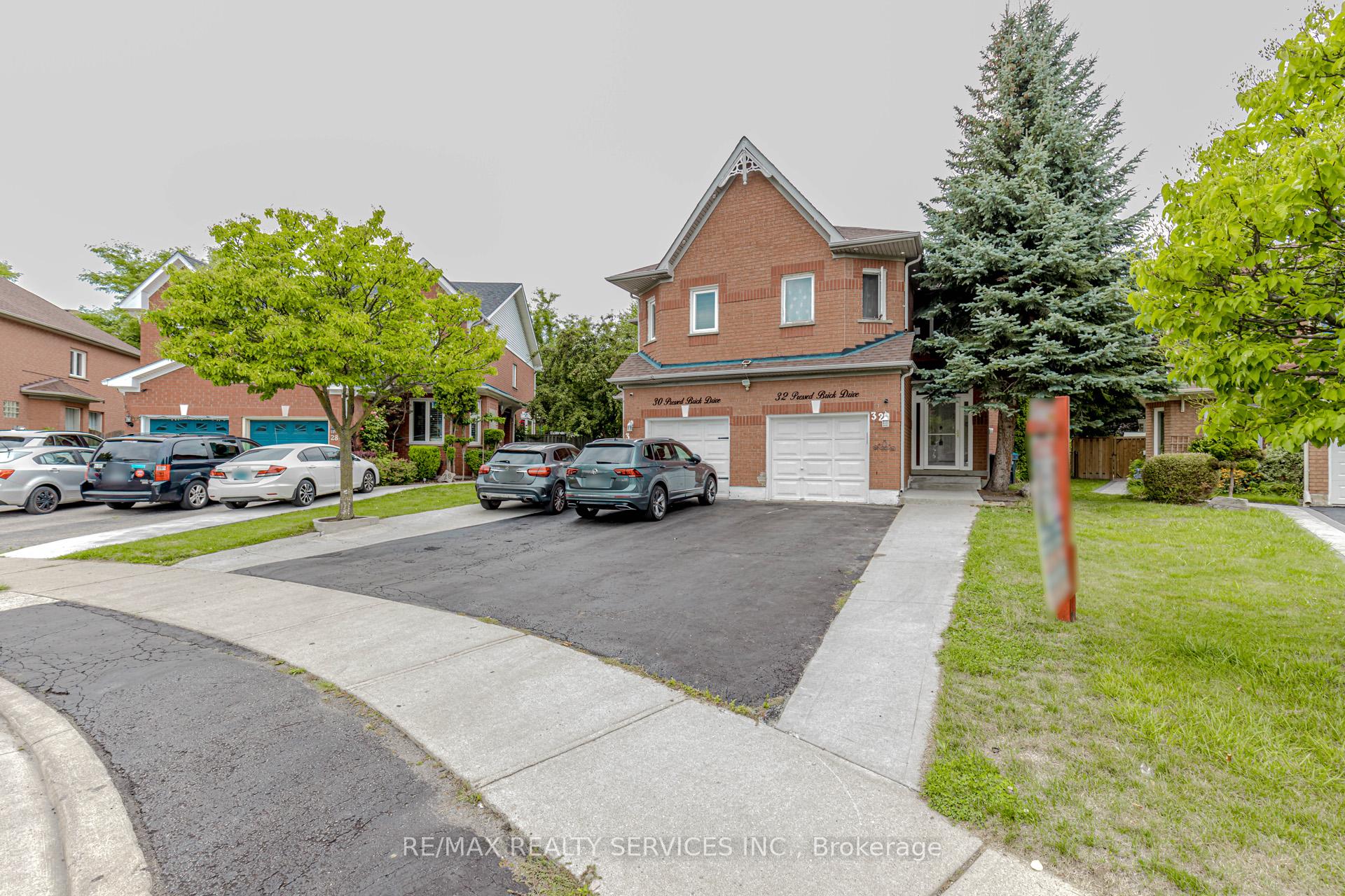 Photo 3 of 32 Pressed Brick Drive, Brampton, Brampton North — HOMEH
