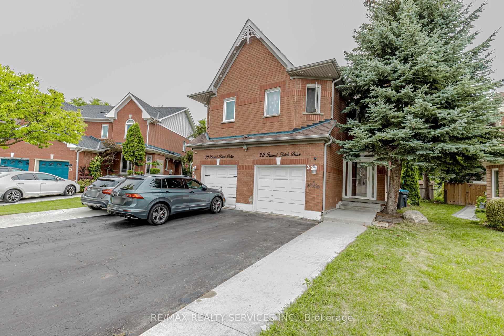 Photo 5 of 32 Pressed Brick Drive, Brampton, Brampton North — HOMEH