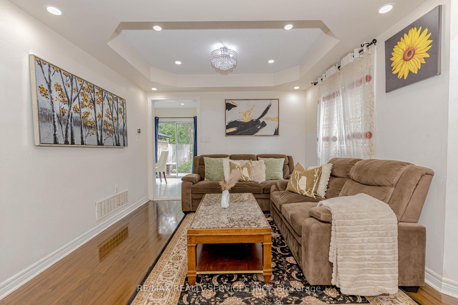 Photo 13 of 32 Pressed Brick Drive, Brampton, Brampton North — HOMEH