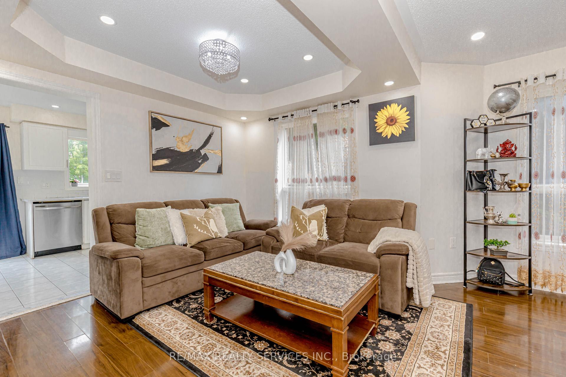 Photo 14 of 32 Pressed Brick Drive, Brampton, Brampton North — HOMEH
