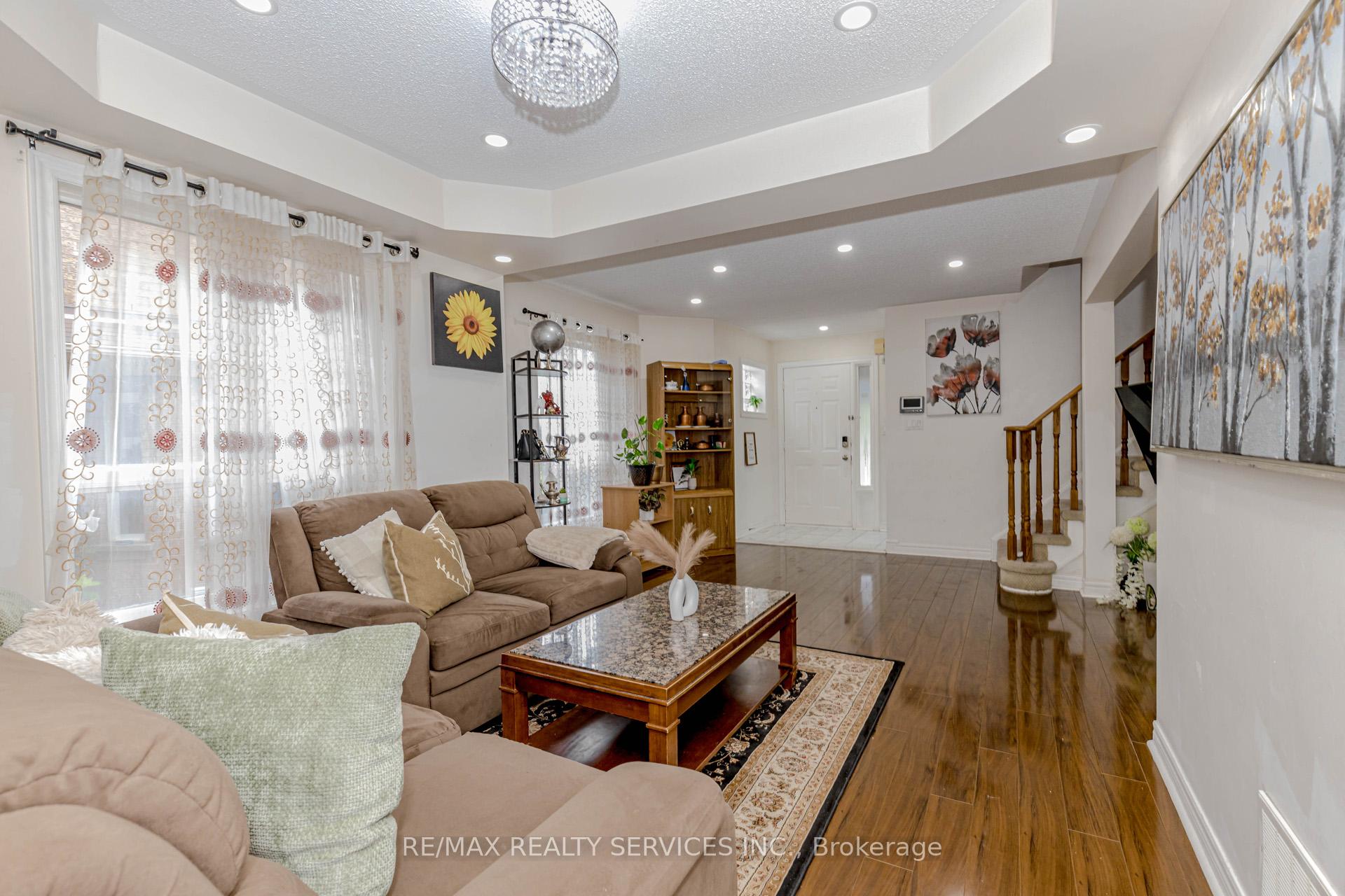 Photo 15 of 32 Pressed Brick Drive, Brampton, Brampton North — HOMEH