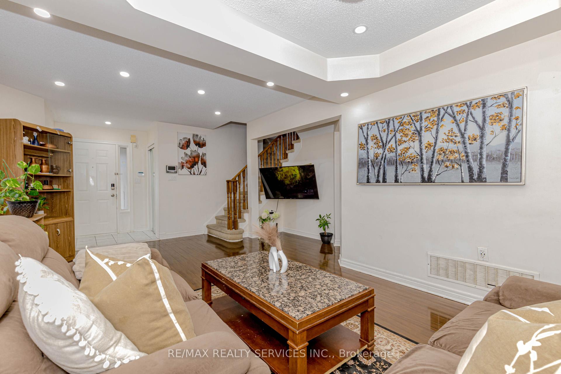Photo 16 of 32 Pressed Brick Drive, Brampton, Brampton North — HOMEH