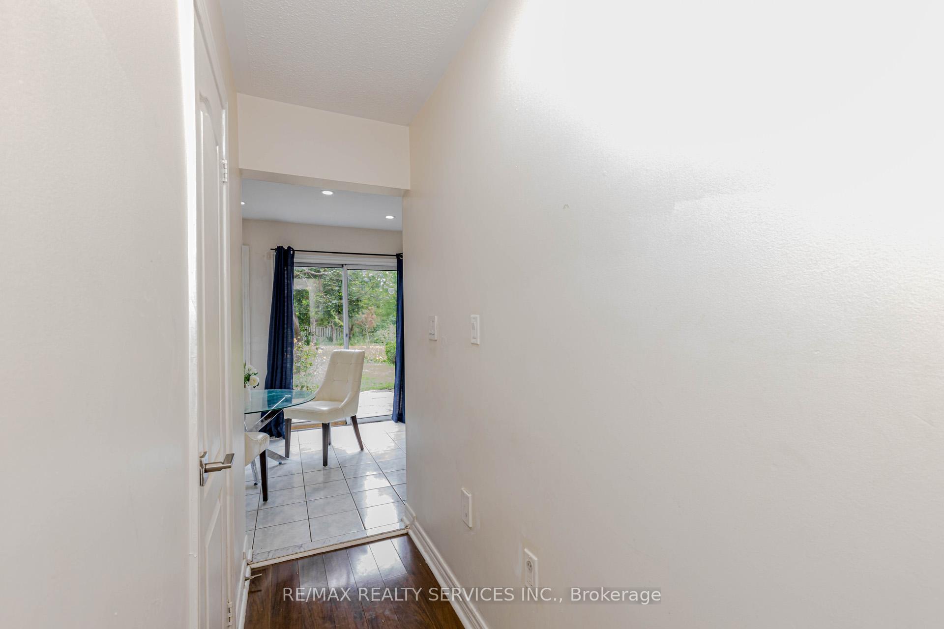 Photo 18 of 32 Pressed Brick Drive, Brampton, Brampton North — HOMEH