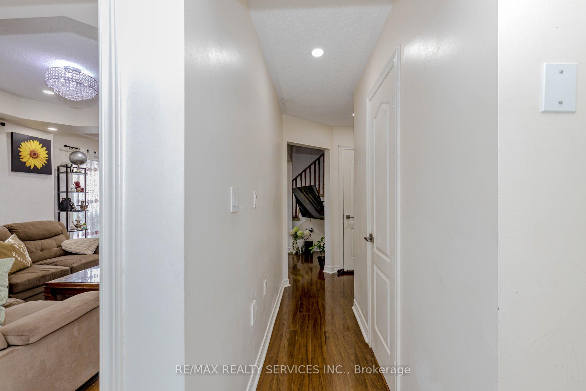 Photo 19 of 32 Pressed Brick Drive, Brampton, Brampton North — HOMEH