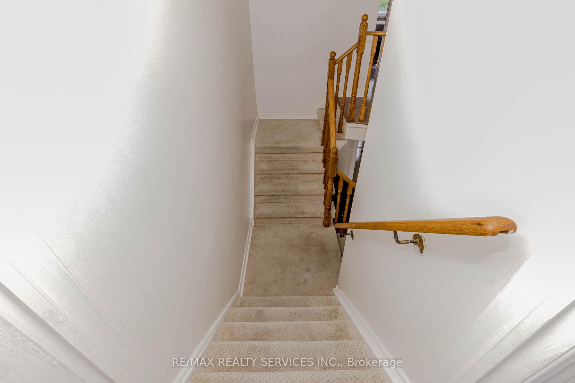 Photo 29 of 32 Pressed Brick Drive, Brampton, Brampton North — HOMEH