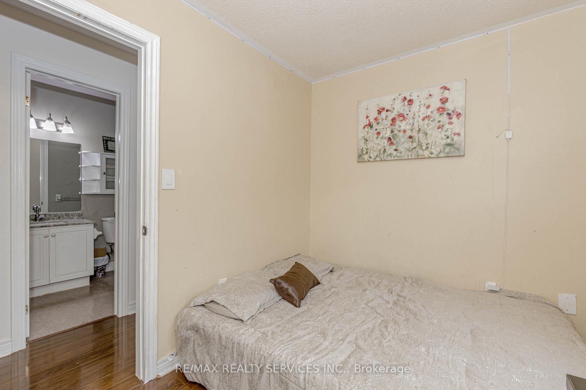 Photo 37 of 32 Pressed Brick Drive, Brampton, Brampton North — HOMEH
