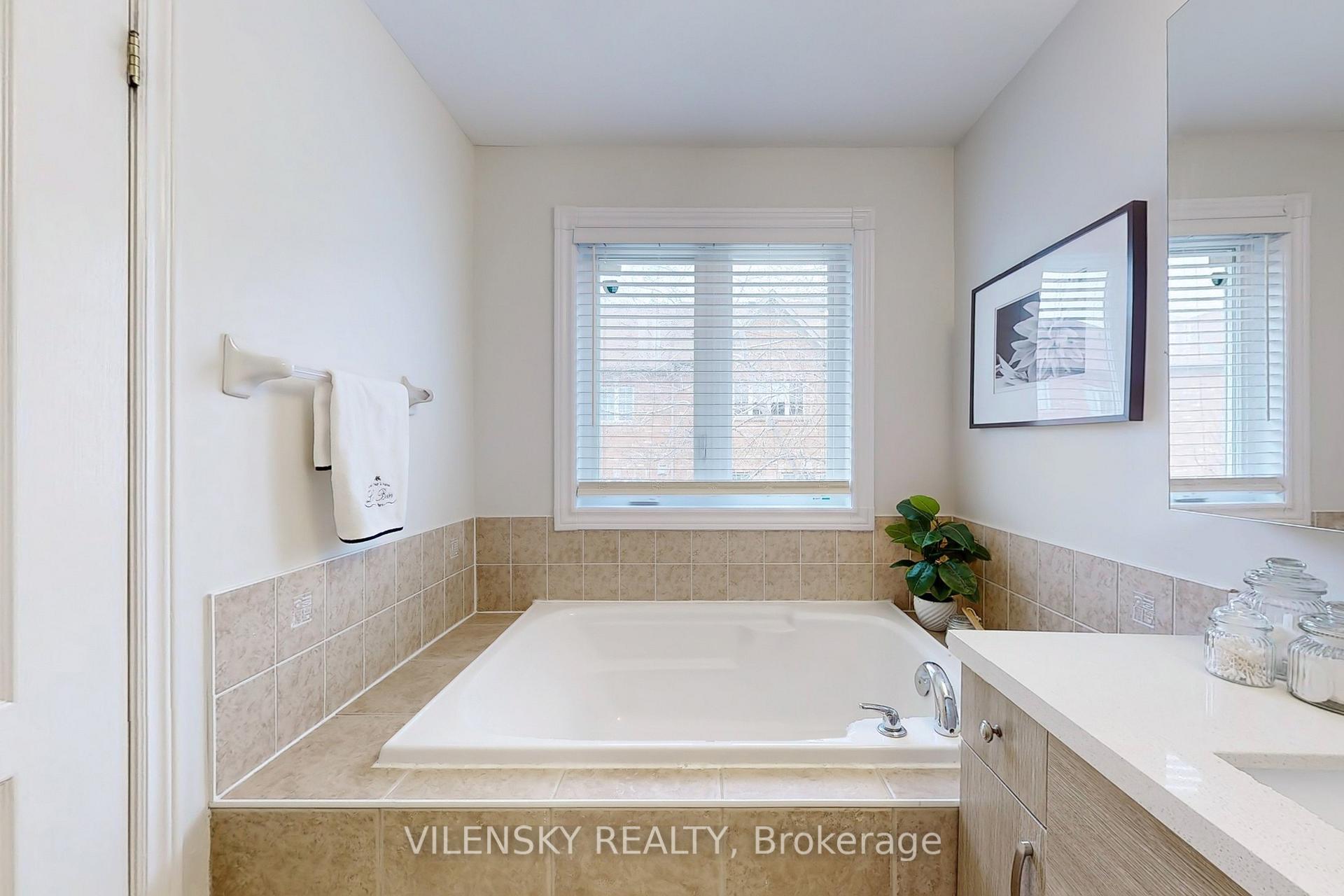 Photo 20 of 46 Gauguin Avenue, Vaughan, Patterson — HOMEH