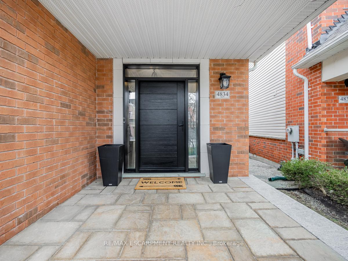 Photo 3 of 4834 Columbus Drive, Burlington, Alton — HOMEH