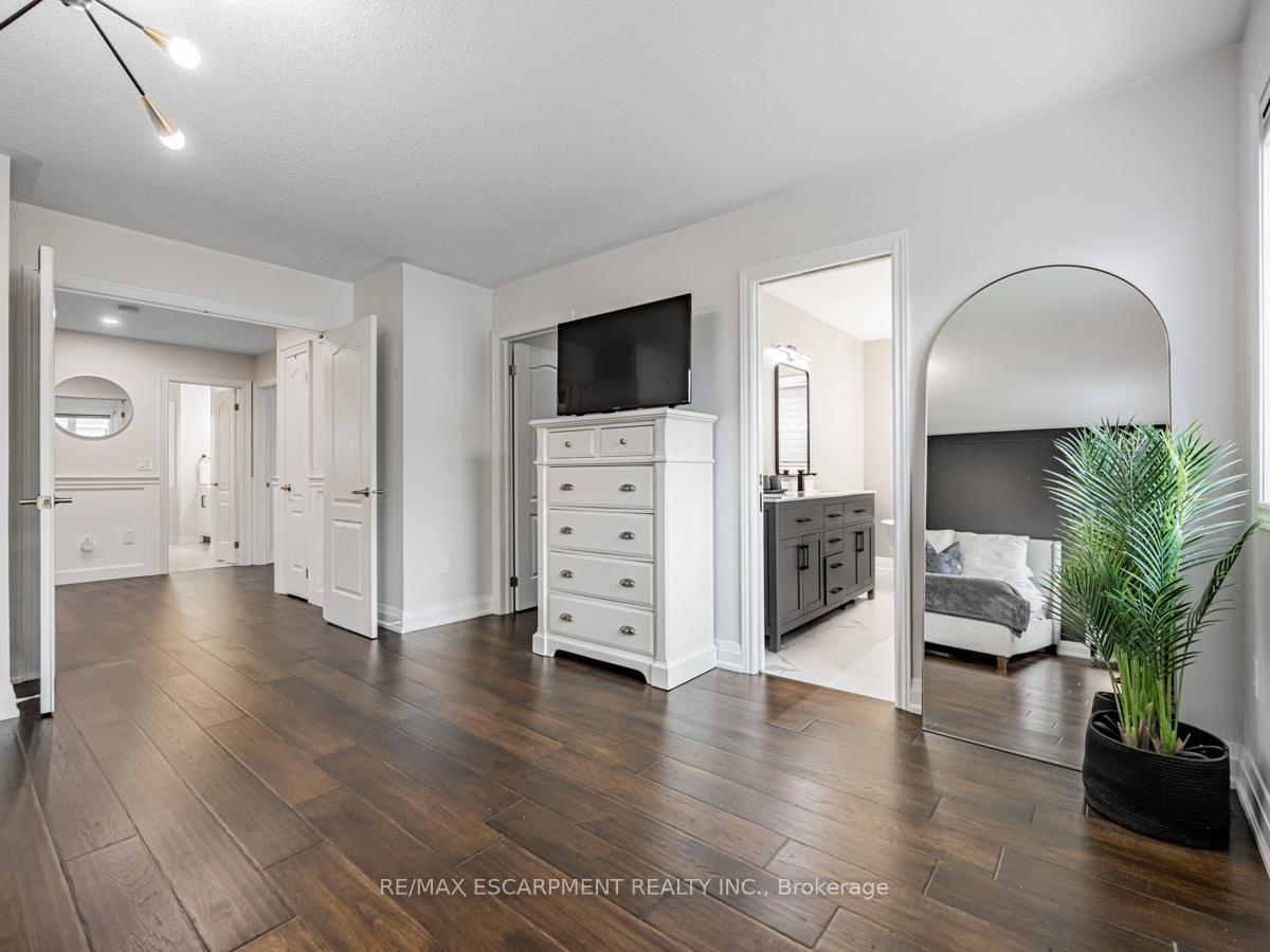Photo 17 of 4834 Columbus Drive, Burlington, Alton — HOMEH