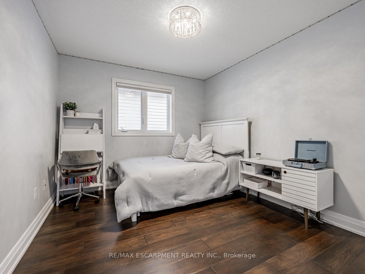 Photo 21 of 4834 Columbus Drive, Burlington, Alton — HOMEH