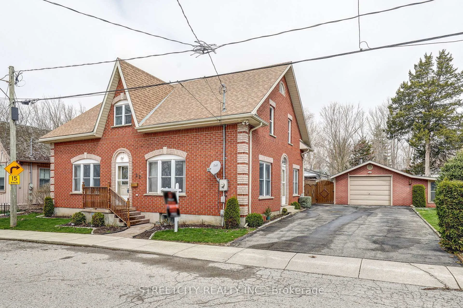 Photo 2 of 22 Walnut Street, St. Thomas — HOMEH