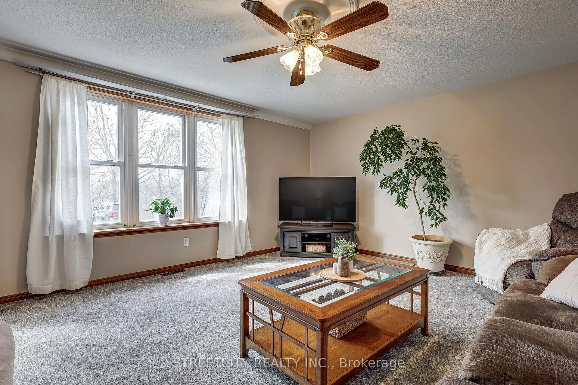 Photo 9 of 22 Walnut Street, St. Thomas — HOMEH