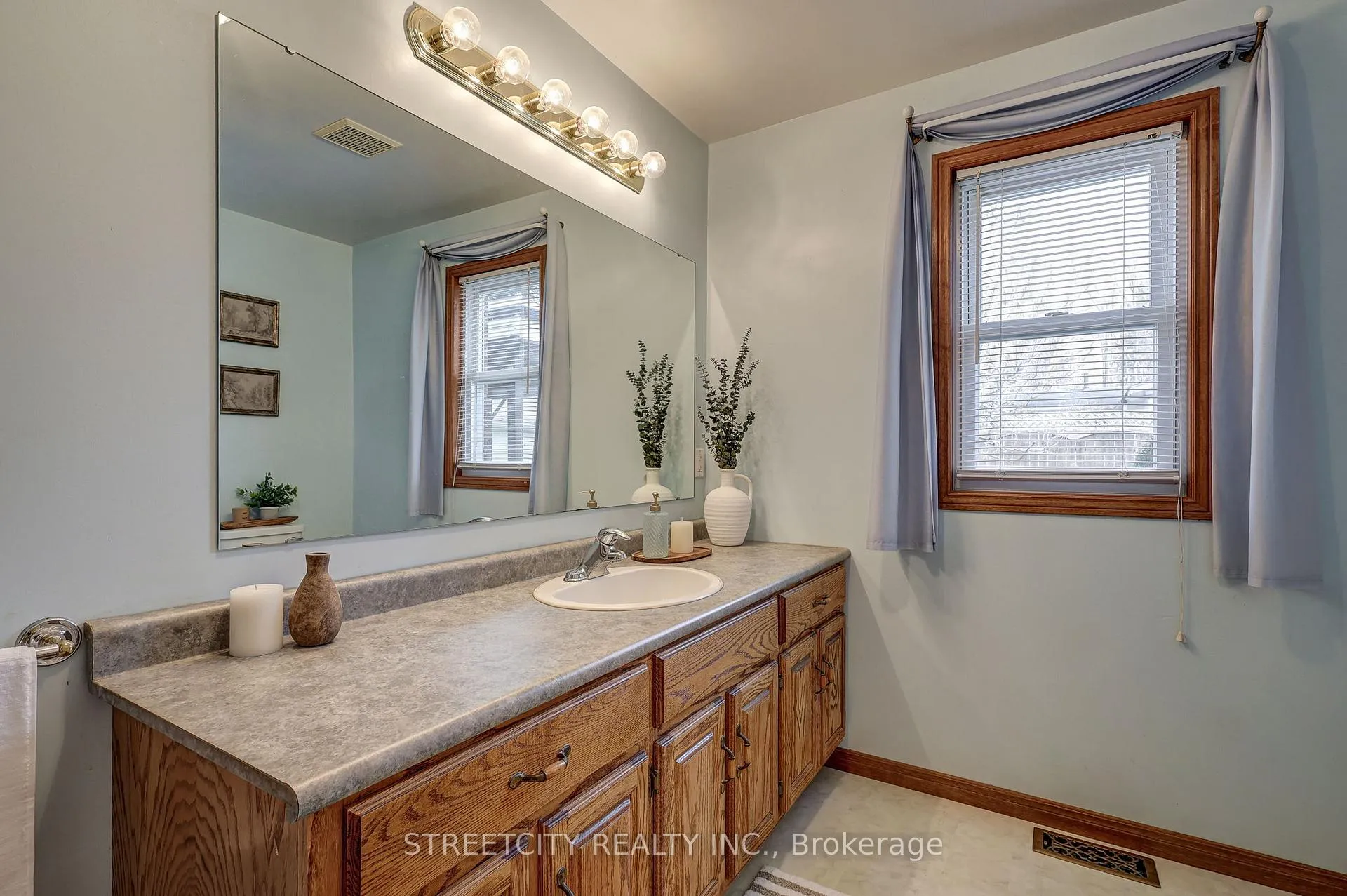 Photo 24 of 22 Walnut Street, St. Thomas — HOMEH