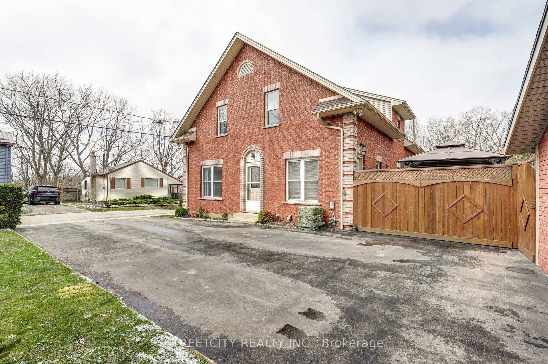 Photo 43 of 22 Walnut Street, St. Thomas — HOMEH