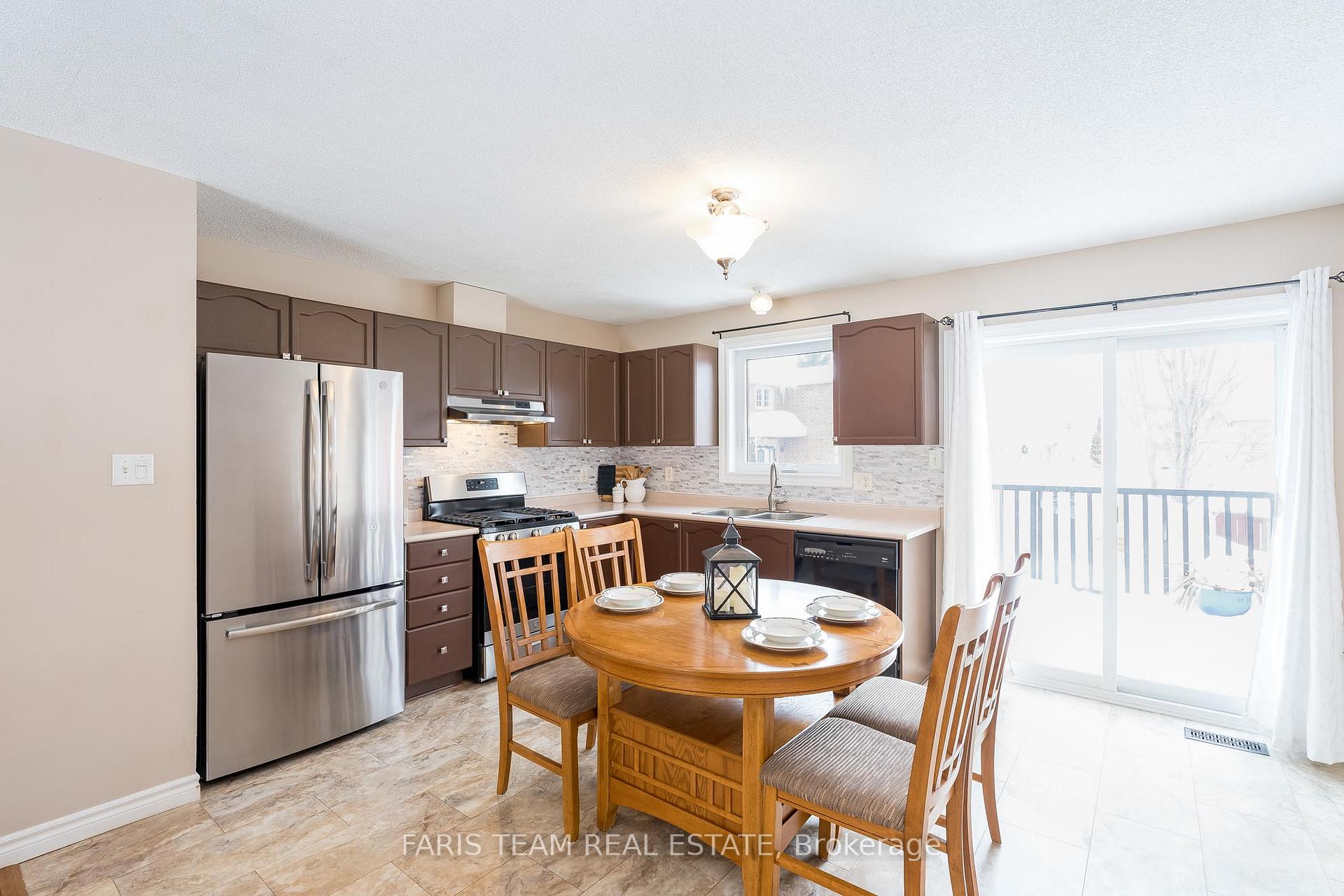 Photo 3 of 73 Peregrine Road, Barrie, Little Lake — HOMEH