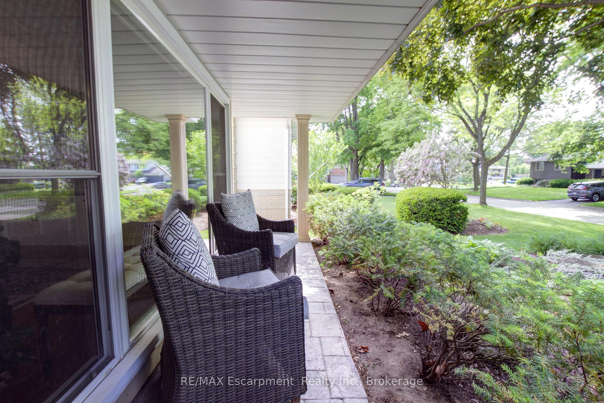 Photo 3 of 4462 Concord Place, Burlington, Shoreacres — HOMEH