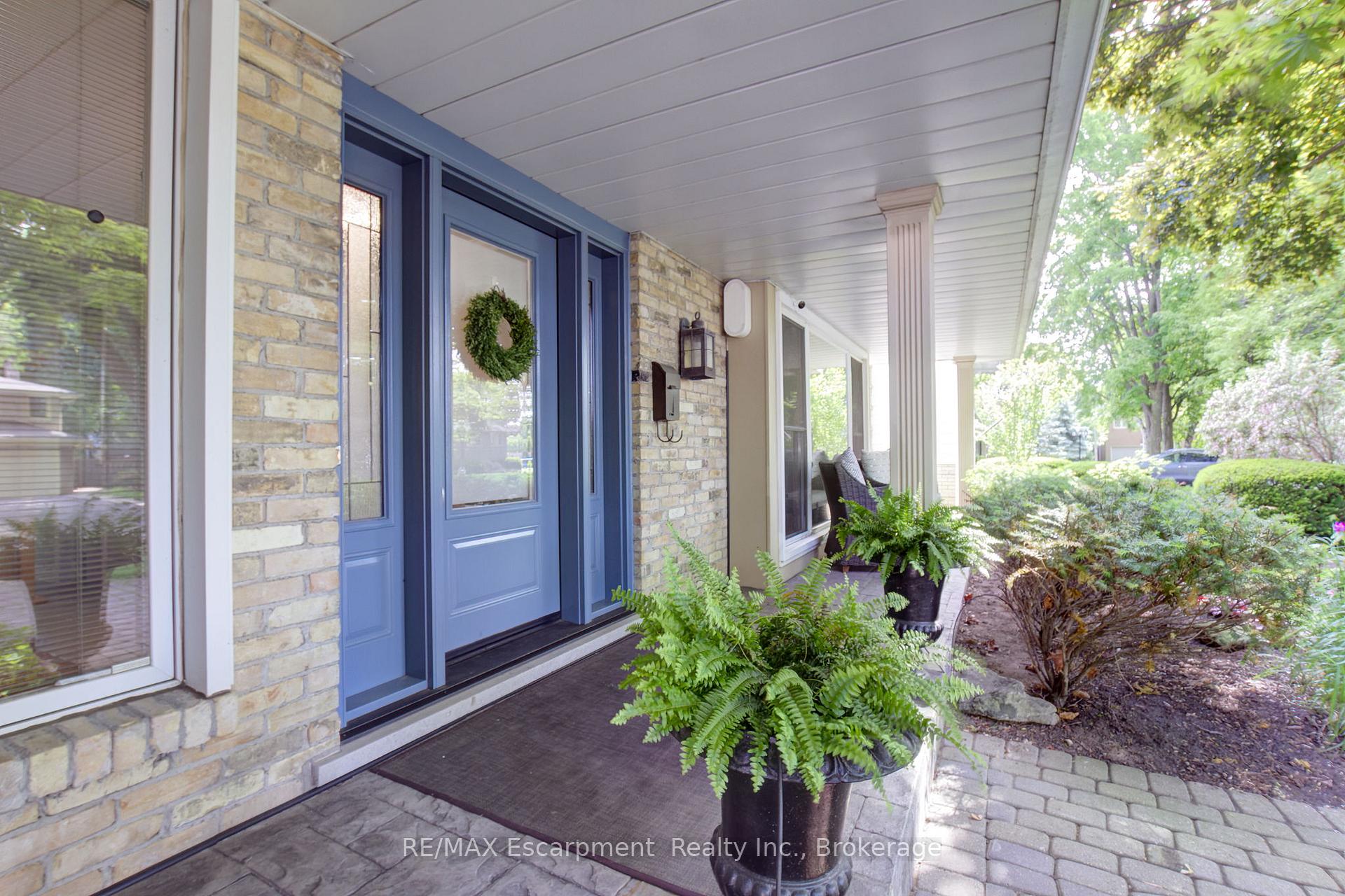 Photo 4 of 4462 Concord Place, Burlington, Shoreacres — HOMEH