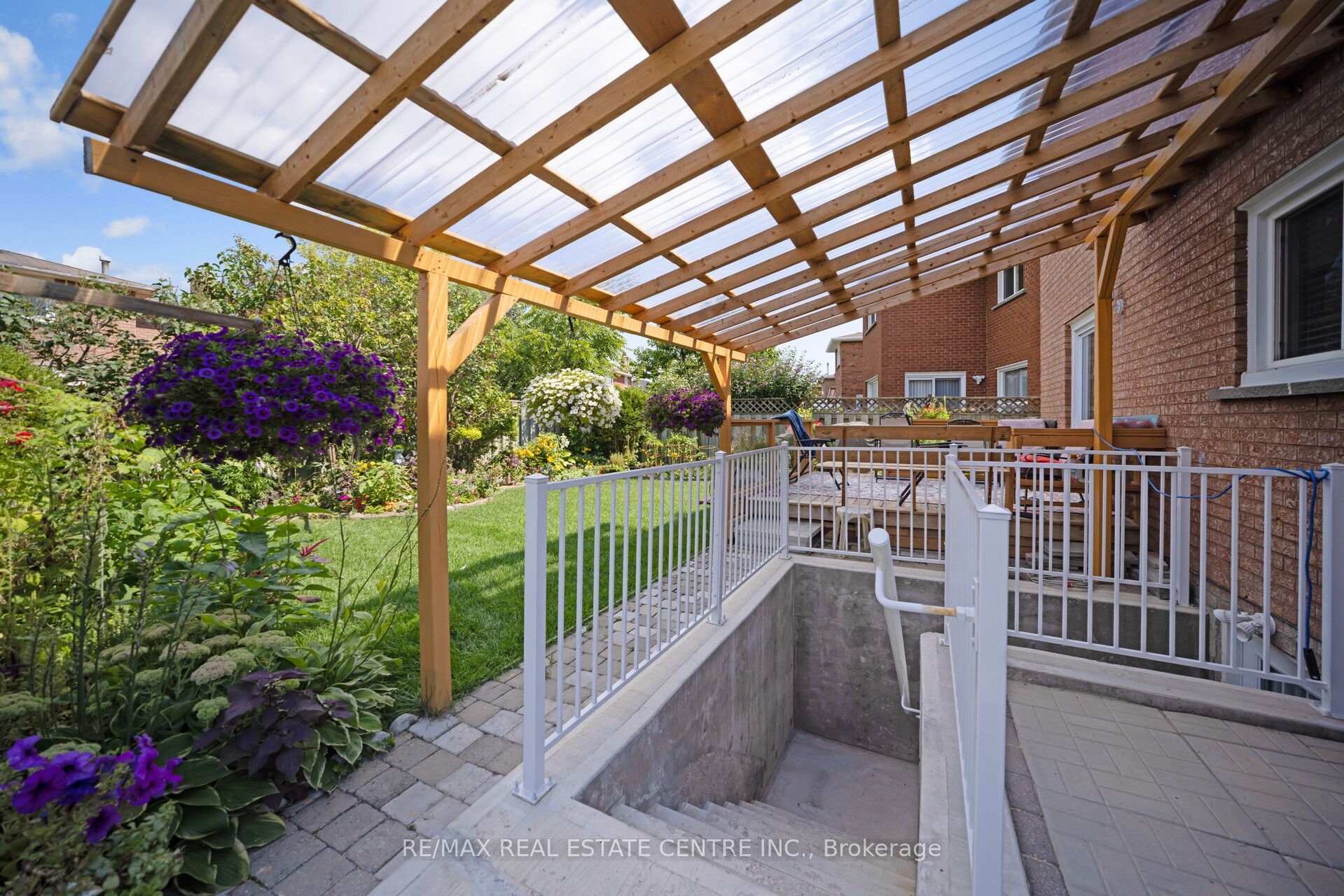 Photo 2 of 15 Turtlecreek Boulevard, Brampton, Fletcher's Creek South — HOMEH