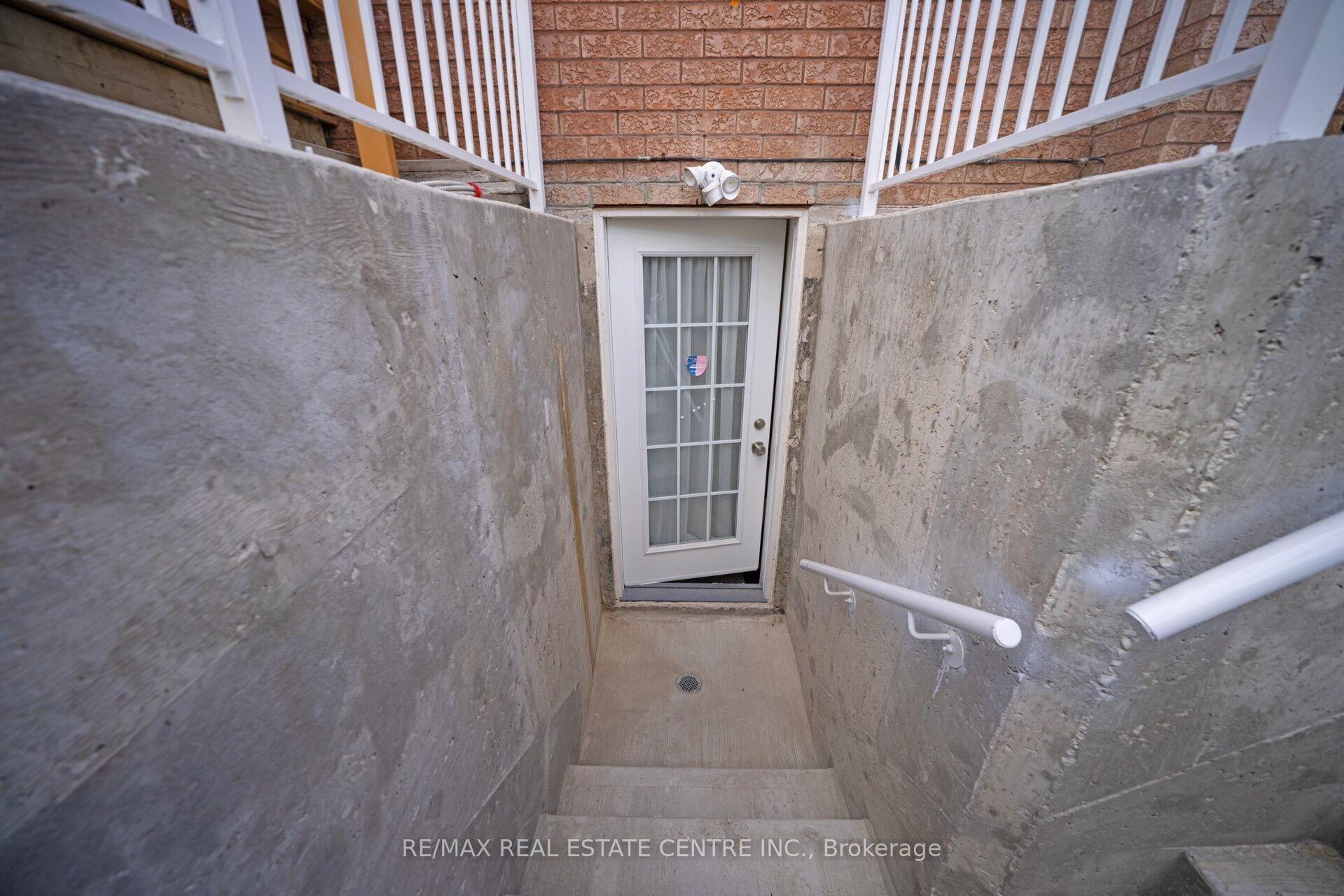 Photo 4 of 15 Turtlecreek Boulevard, Brampton, Fletcher's Creek South — HOMEH