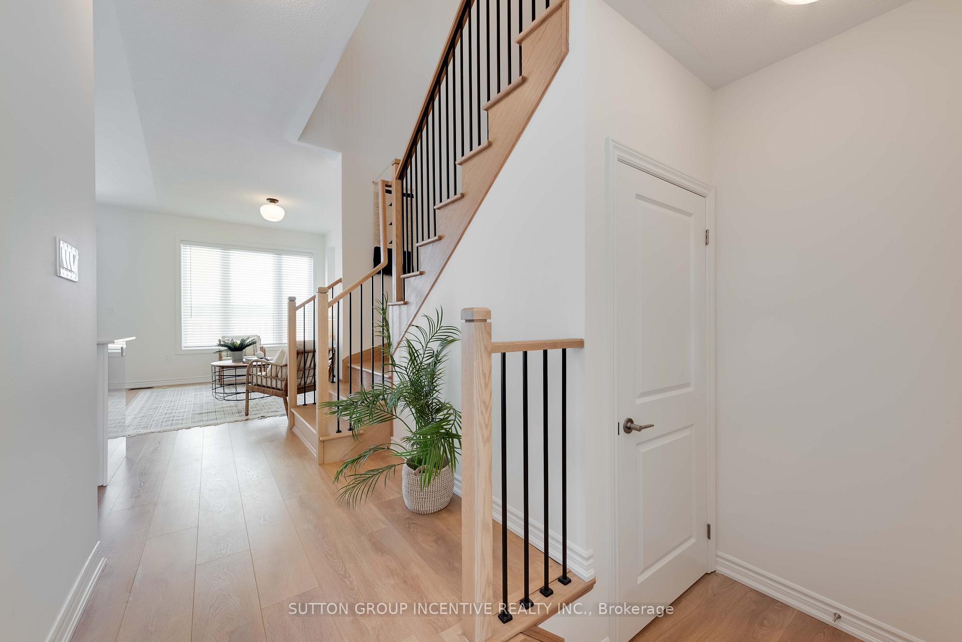 Photo 3 of 53 Greer Street, Barrie, Painswick South — HOMEH