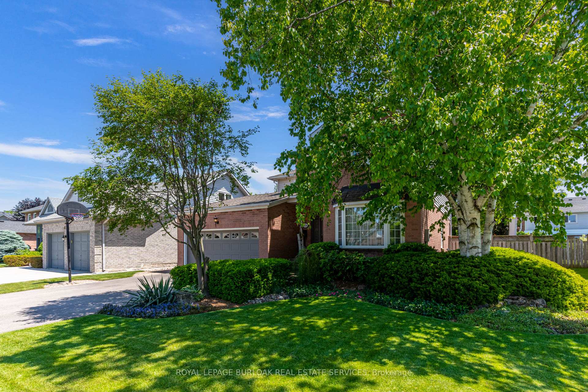 Photo 2 of 4154 Millcroft Park Drive, Burlington, Rose — HOMEH