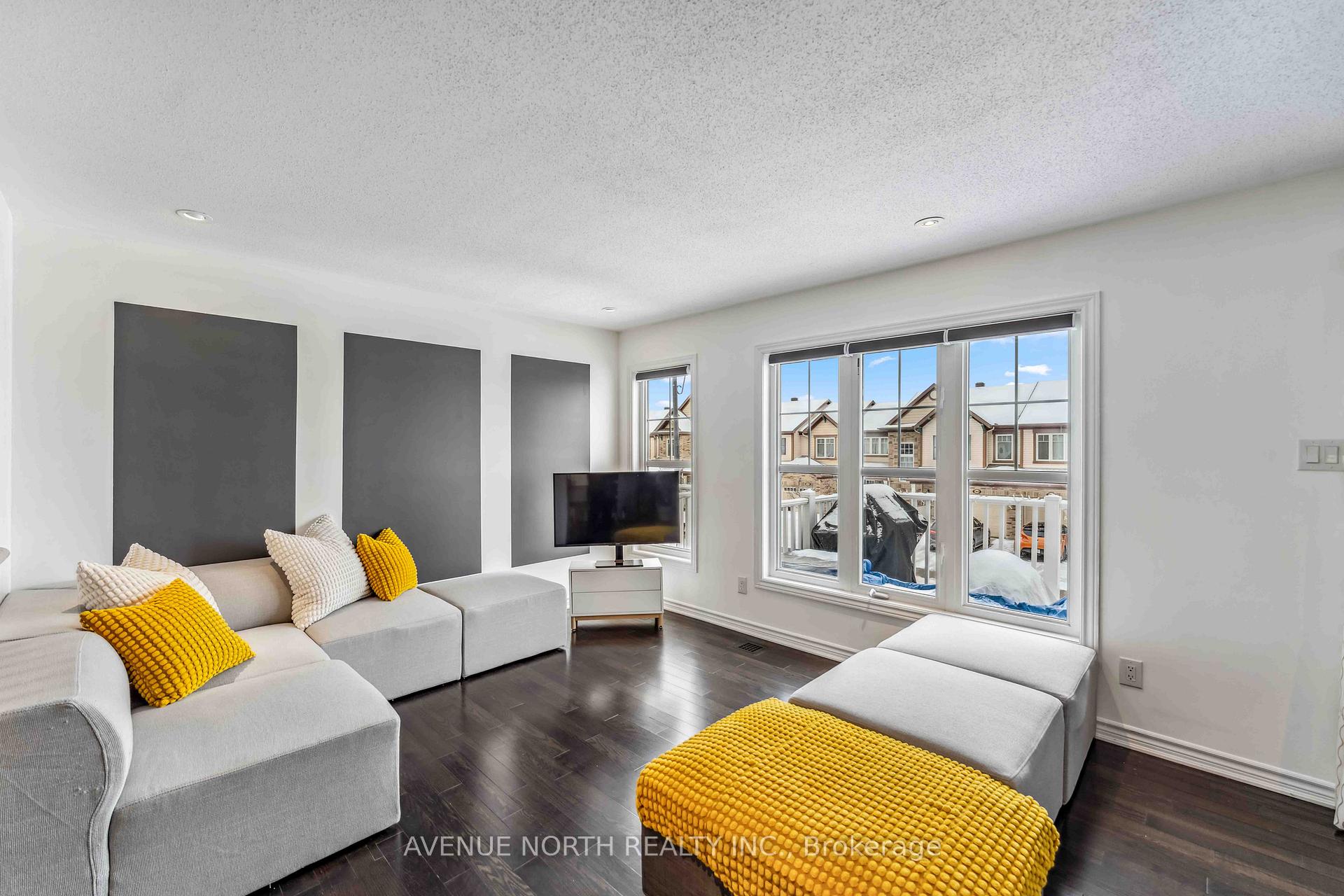 Photo 5 of 360 Sweet Grass Circle, Ottawa, Barrhaven - Half Moon Bay — HOMEH