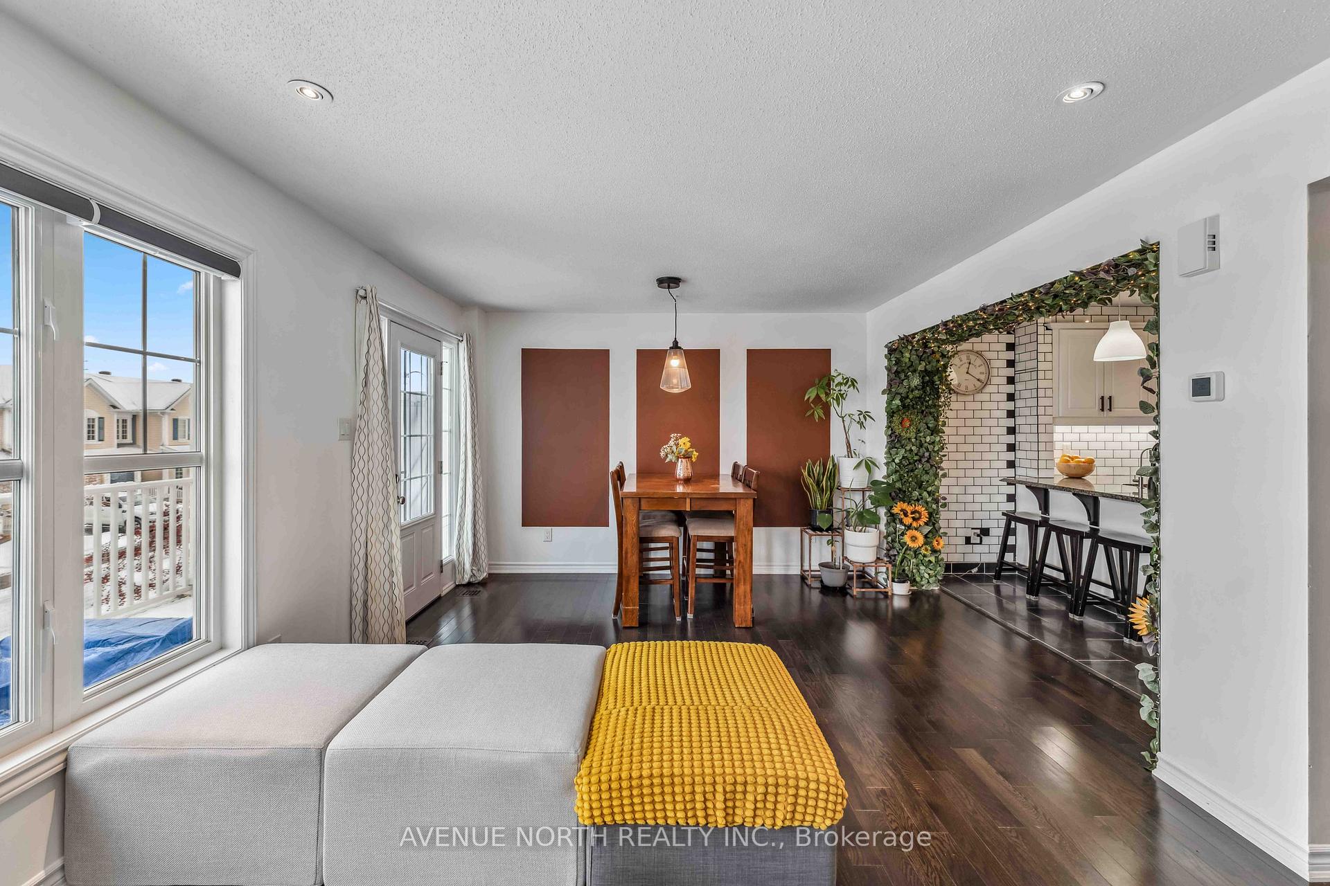 Photo 8 of 360 Sweet Grass Circle, Ottawa, Barrhaven - Half Moon Bay — HOMEH