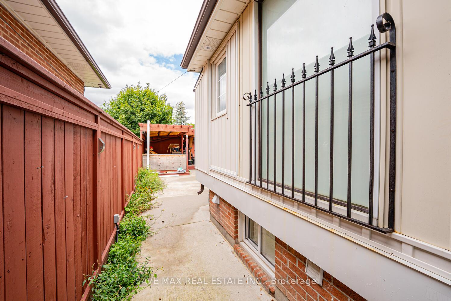 Photo 11 of Unit BSMT, 20 Edgemont Drive, Brampton, Brampton North — HOMEH