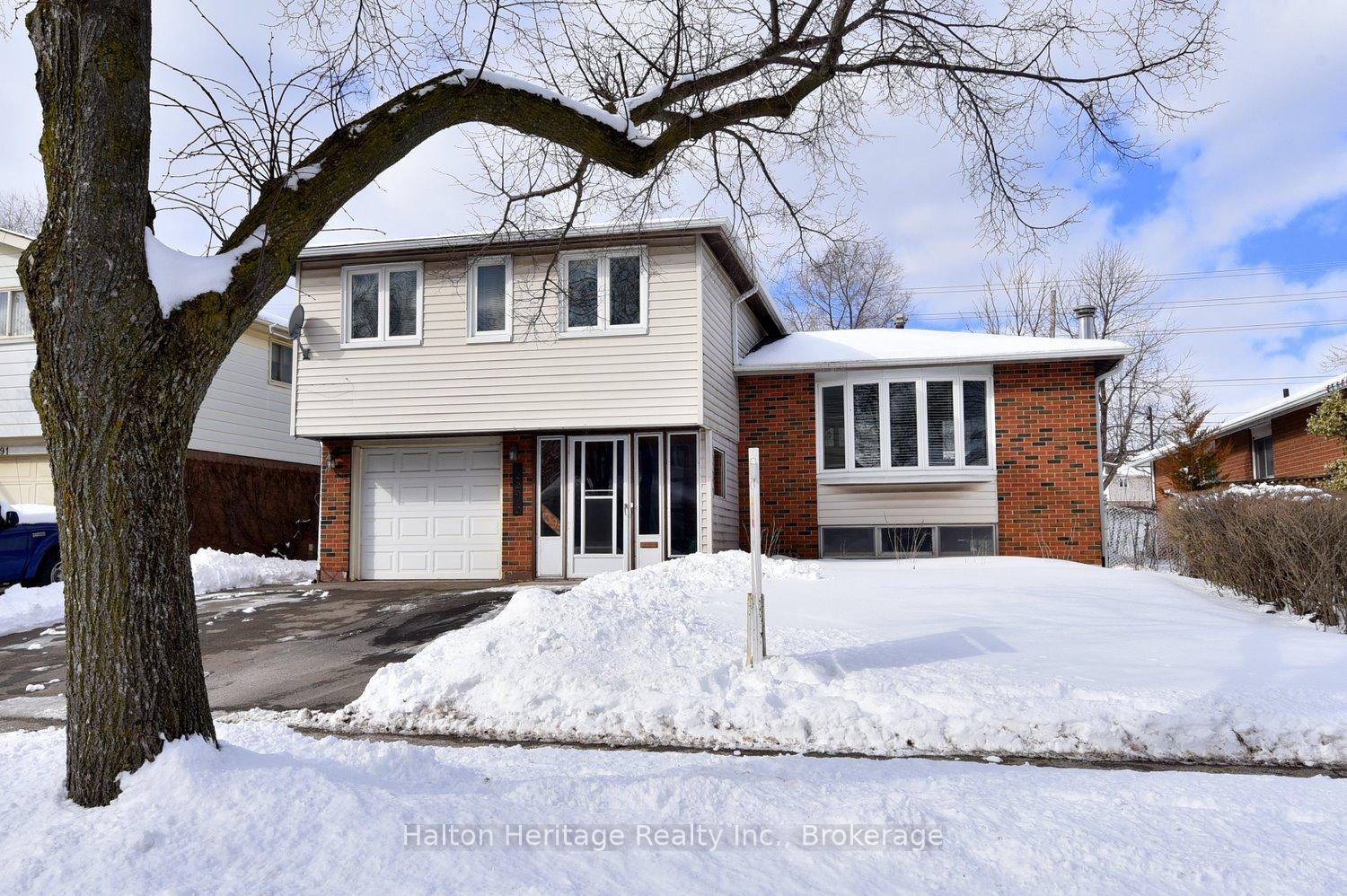 Photo 2 of 4395 Bennett Road, Burlington, Shoreacres — HOMEH