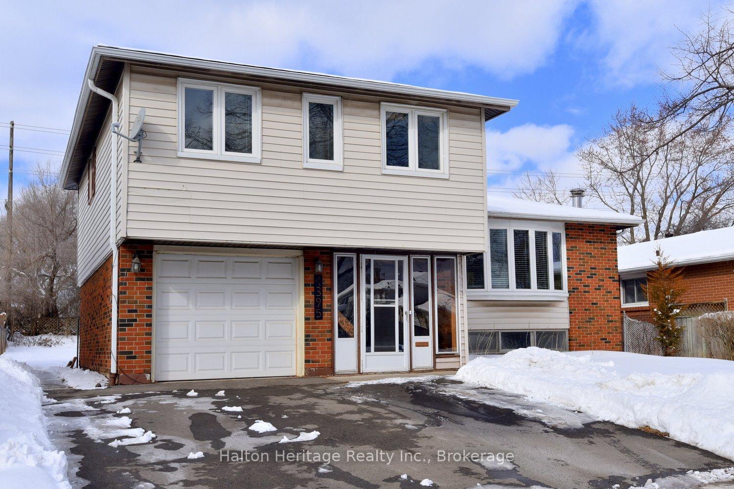 Photo 3 of 4395 Bennett Road, Burlington, Shoreacres — HOMEH