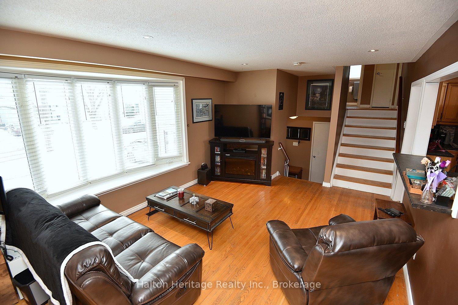 Photo 6 of 4395 Bennett Road, Burlington, Shoreacres — HOMEH
