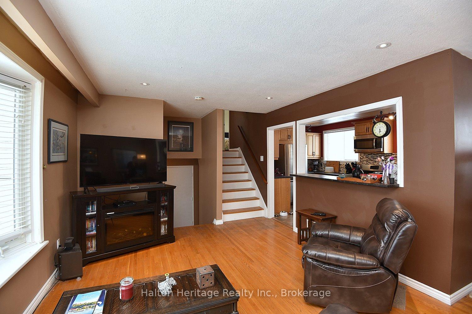 Photo 7 of 4395 Bennett Road, Burlington, Shoreacres — HOMEH