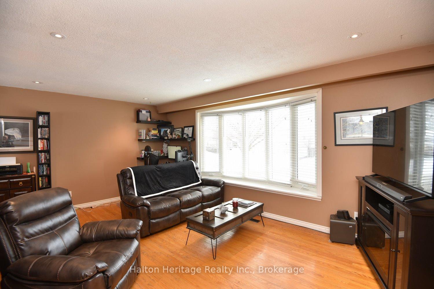 Photo 9 of 4395 Bennett Road, Burlington, Shoreacres — HOMEH