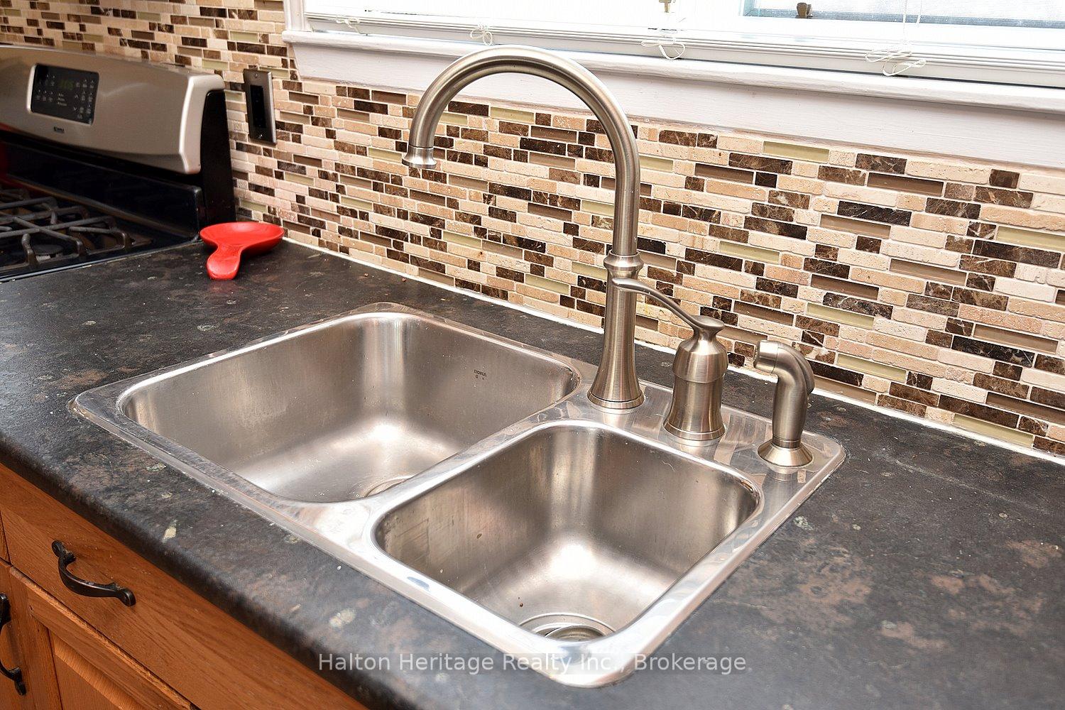 Photo 13 of 4395 Bennett Road, Burlington, Shoreacres — HOMEH