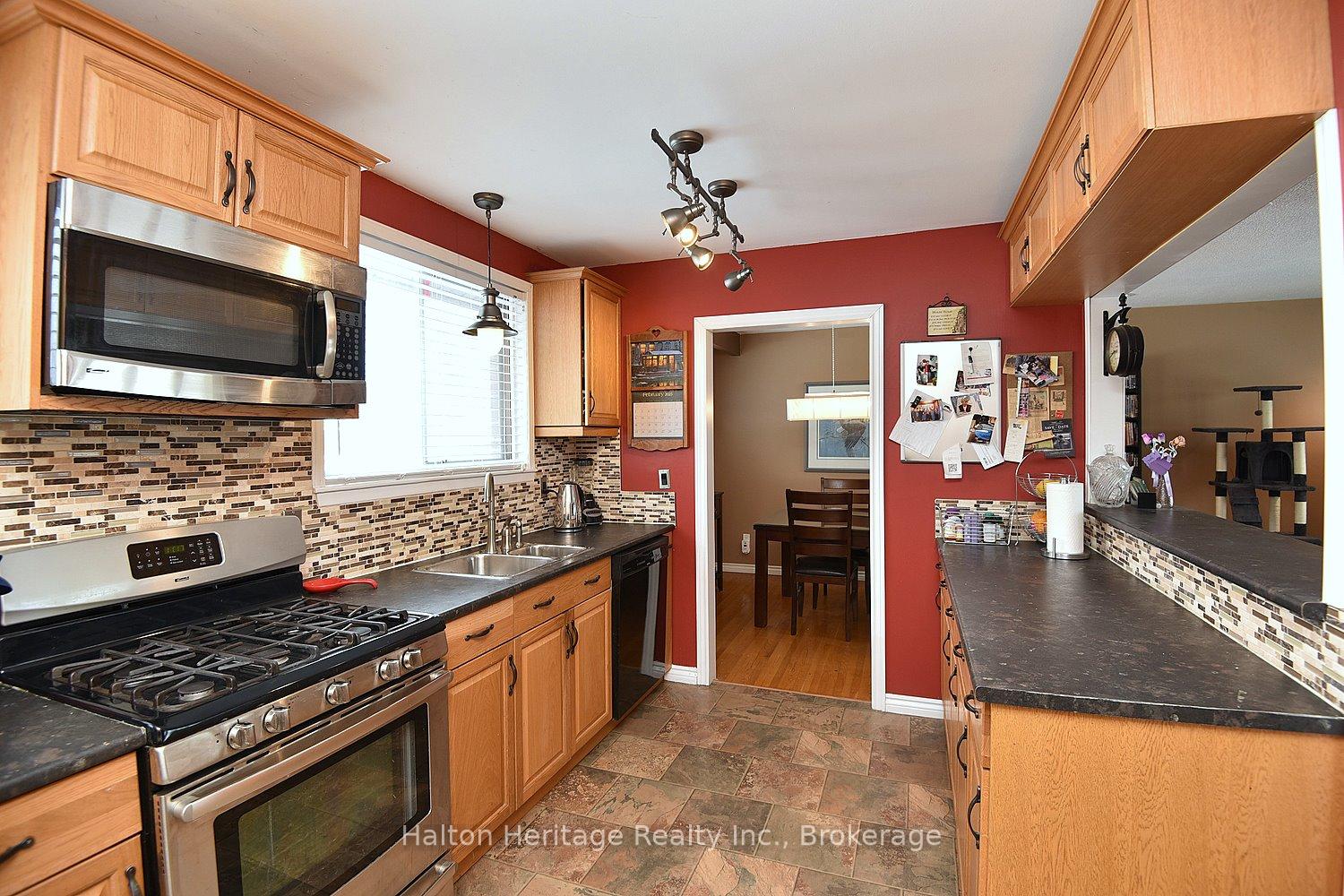Photo 14 of 4395 Bennett Road, Burlington, Shoreacres — HOMEH