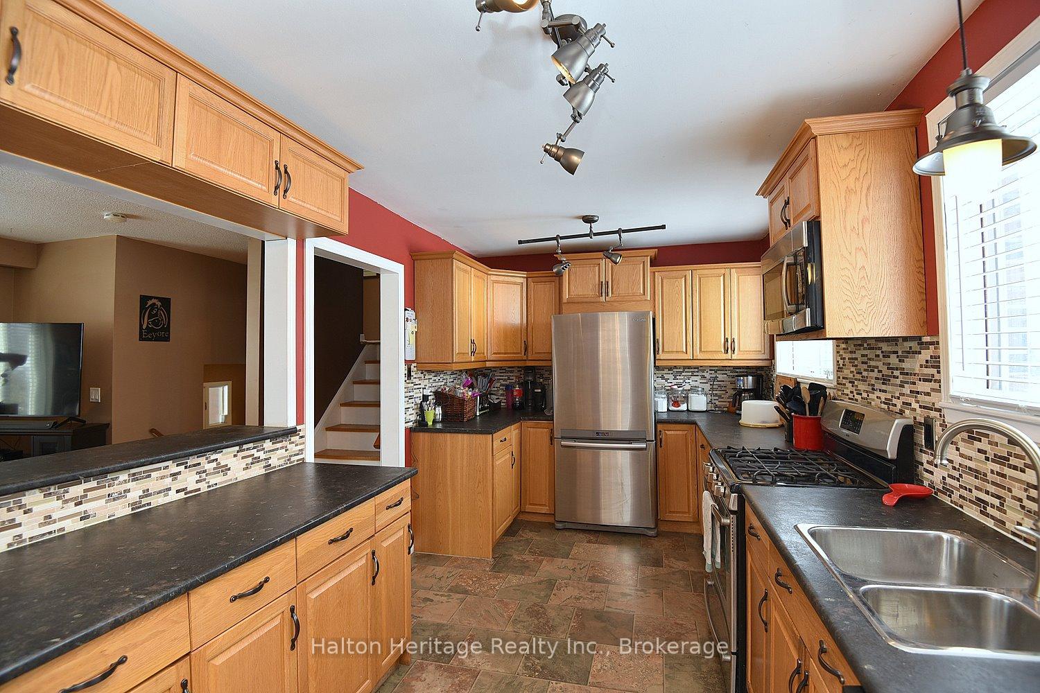 Photo 15 of 4395 Bennett Road, Burlington, Shoreacres — HOMEH
