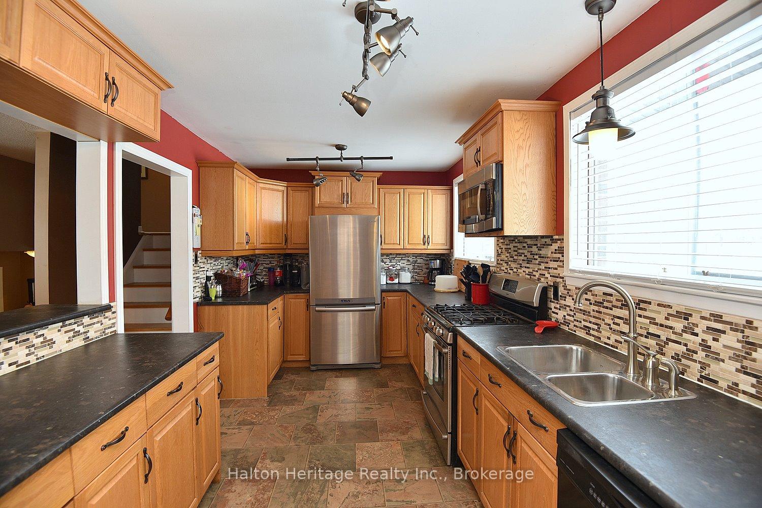 Photo 16 of 4395 Bennett Road, Burlington, Shoreacres — HOMEH