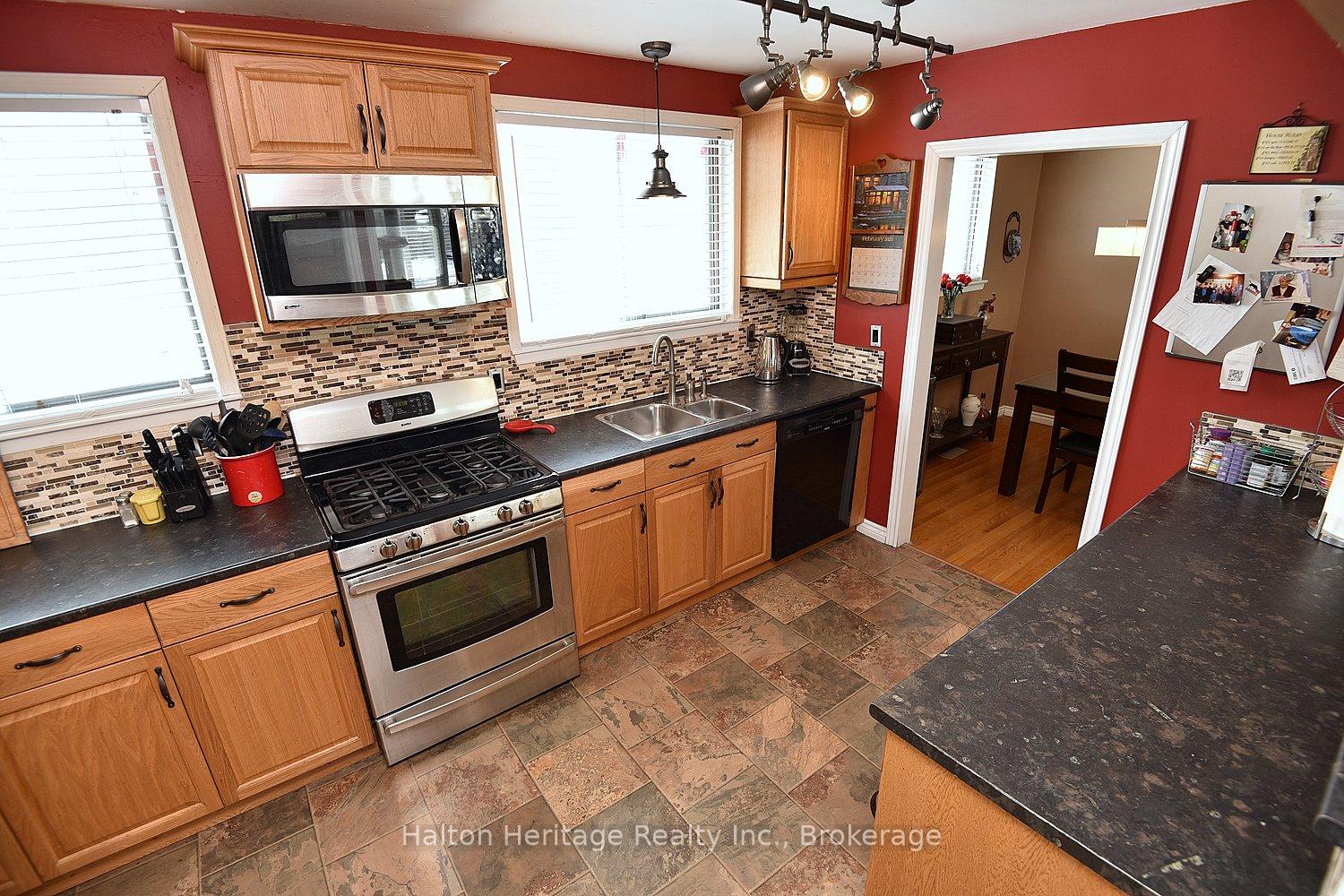 Photo 17 of 4395 Bennett Road, Burlington, Shoreacres — HOMEH