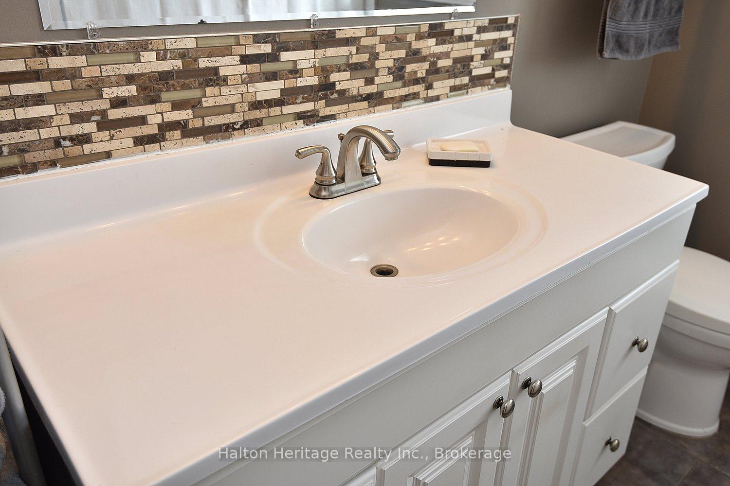Photo 23 of 4395 Bennett Road, Burlington, Shoreacres — HOMEH