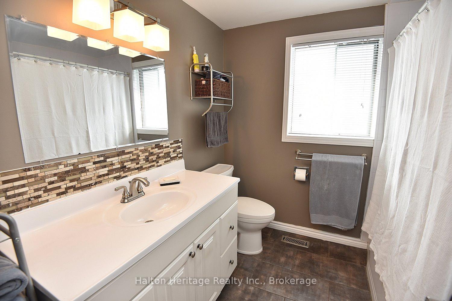 Photo 24 of 4395 Bennett Road, Burlington, Shoreacres — HOMEH