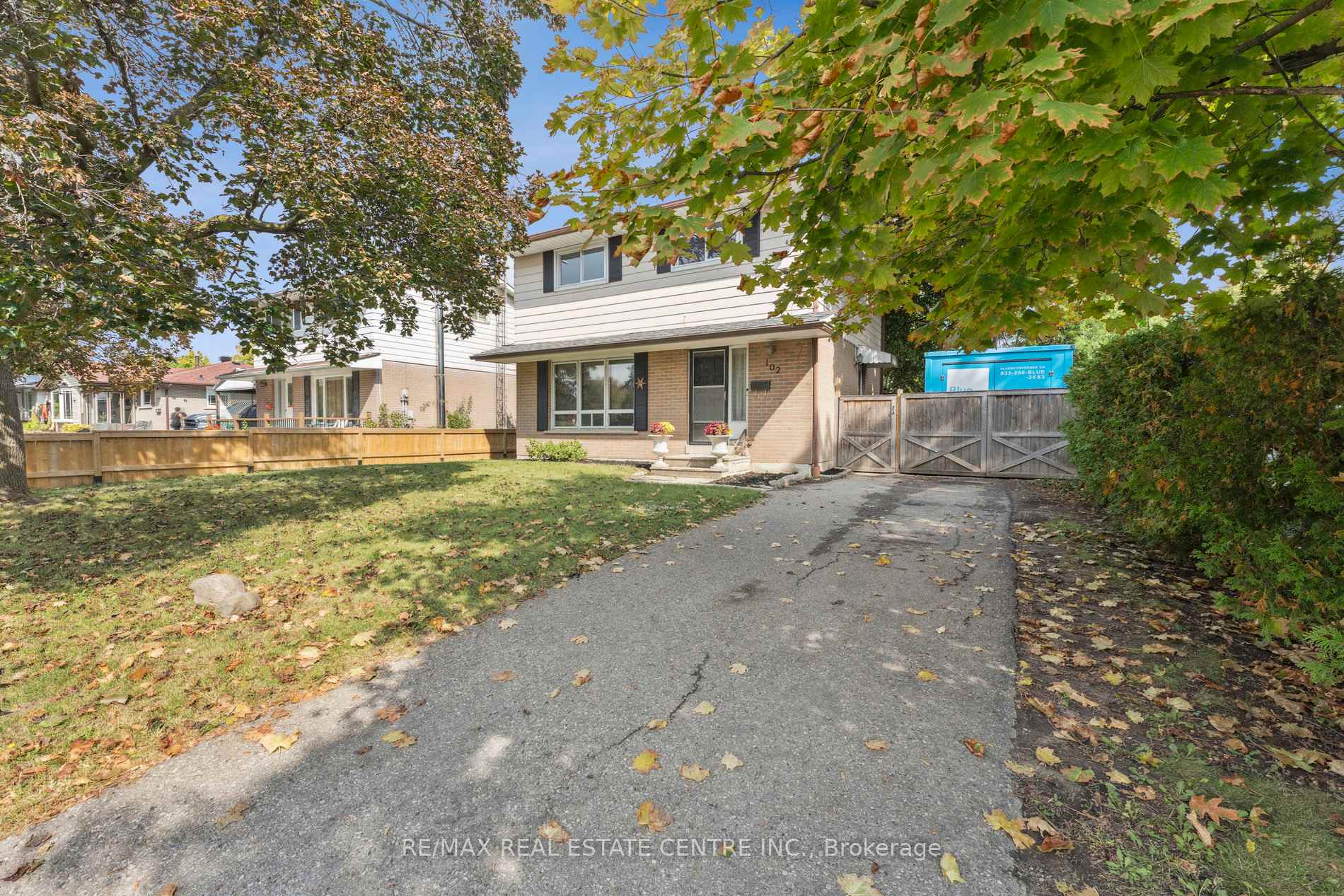 Front of 102 Rutherford Road N