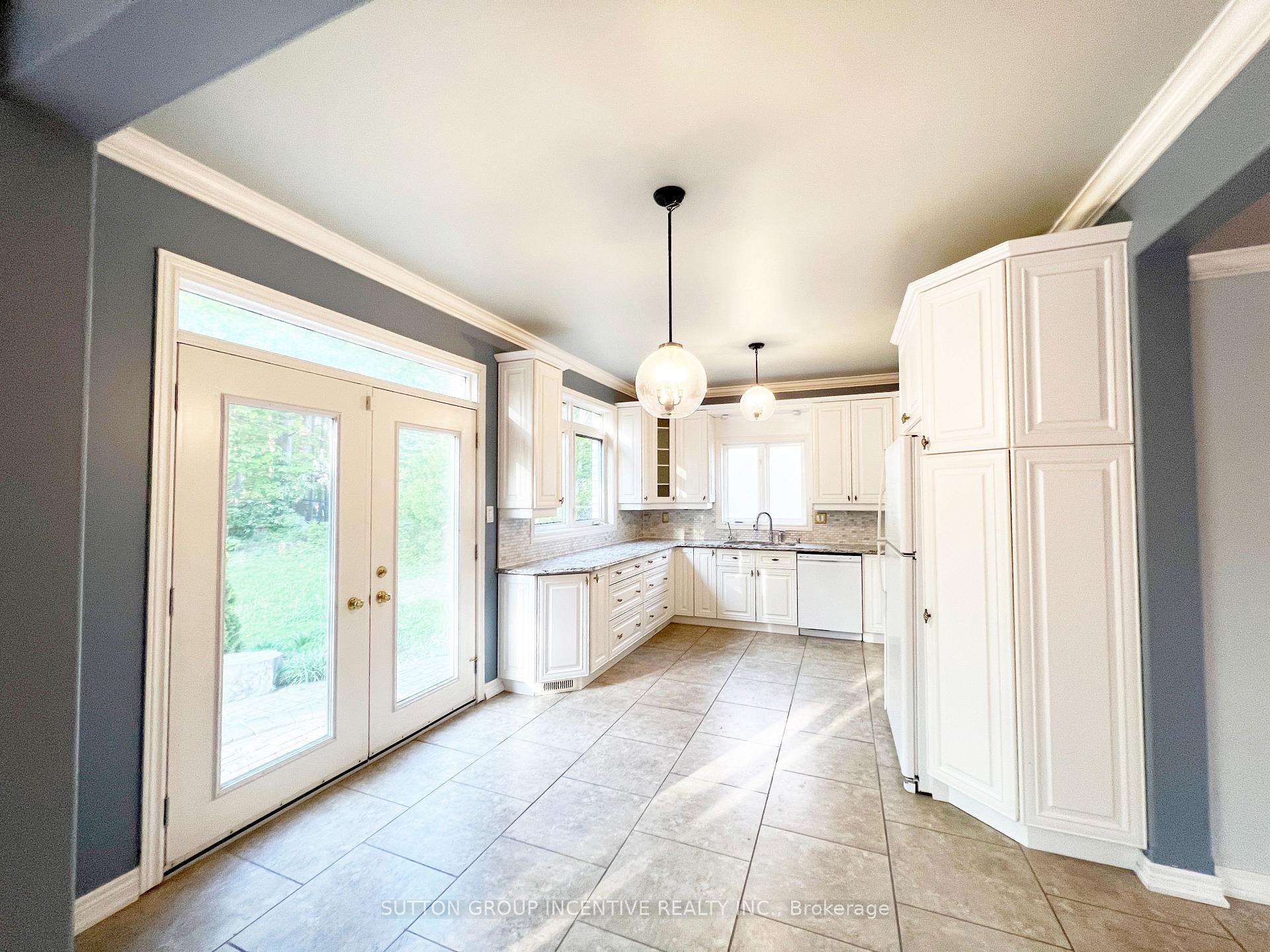 Photo 10 of 33 Cumming Drive, Barrie, Ardagh — HOMEH