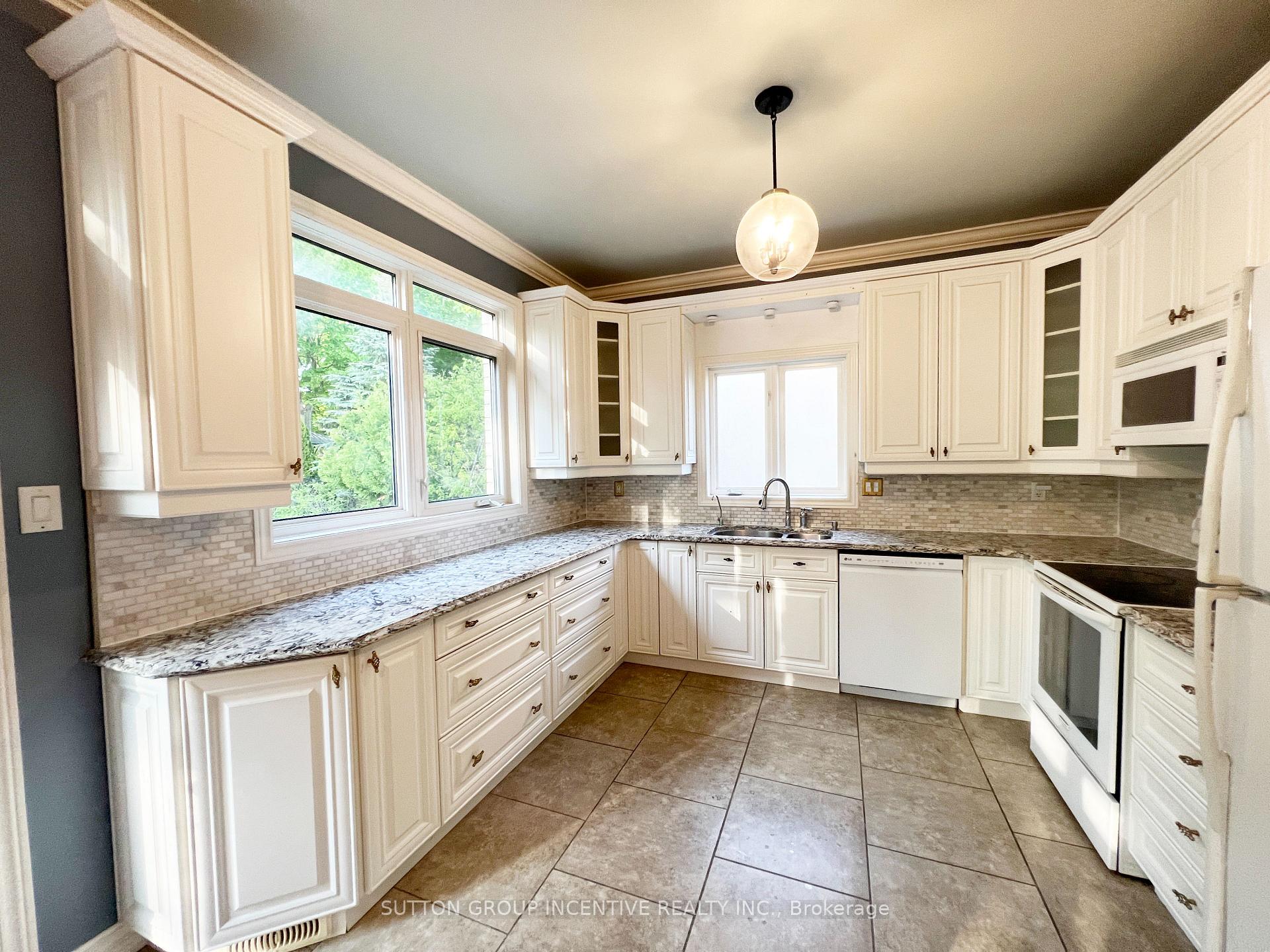 Photo 11 of 33 Cumming Drive, Barrie, Ardagh — HOMEH