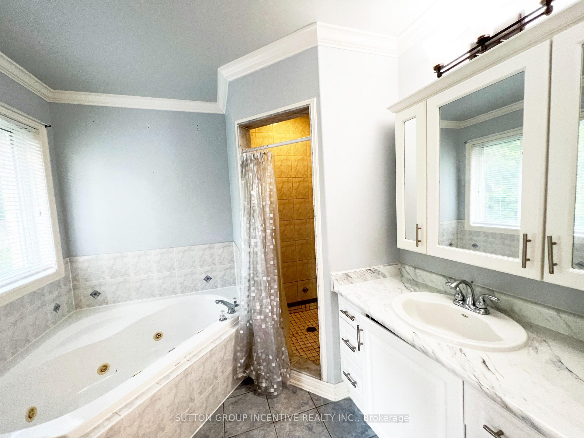 Photo 16 of 33 Cumming Drive, Barrie, Ardagh — HOMEH