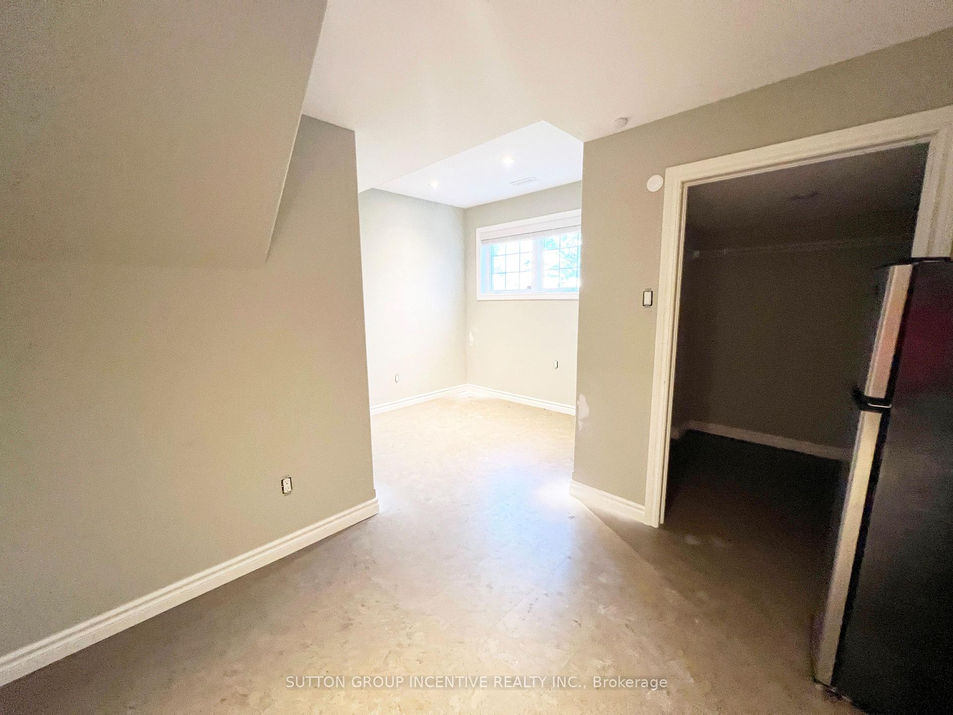 Photo 22 of 33 Cumming Drive, Barrie, Ardagh — HOMEH