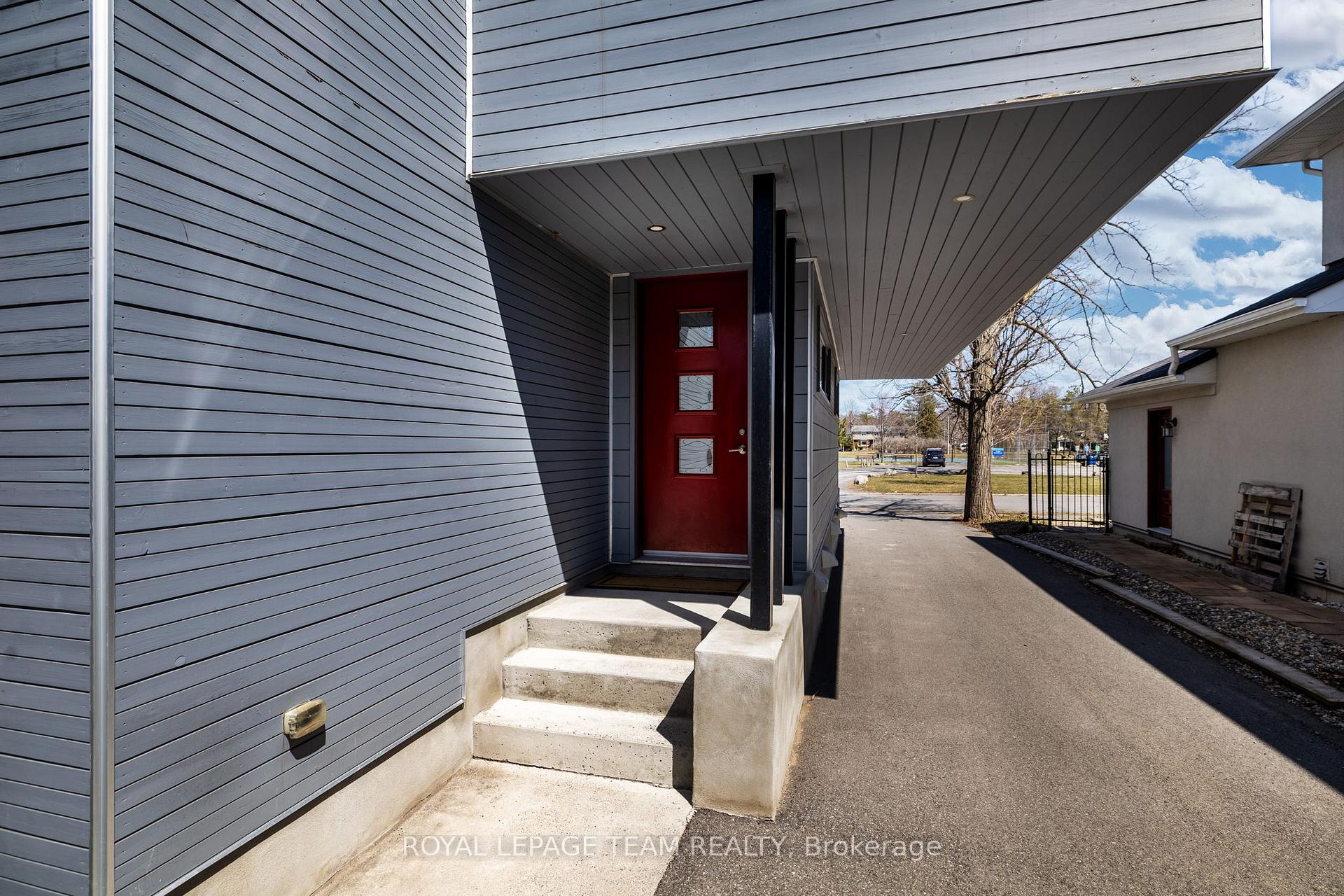 Photo 4 of 530 Wavell Avenue, Ottawa, McKellar/Highland — HOMEH