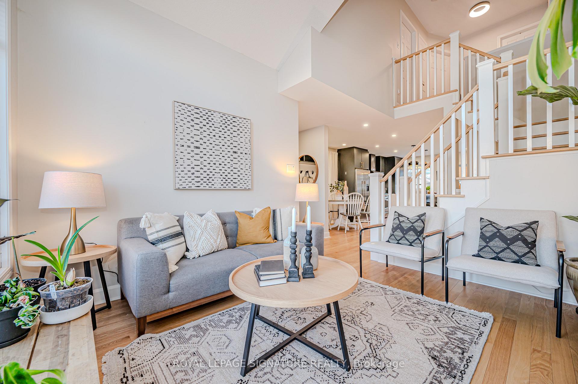 Photo 3 of 5136 Oakley Drive, Burlington, Orchard — HOMEH